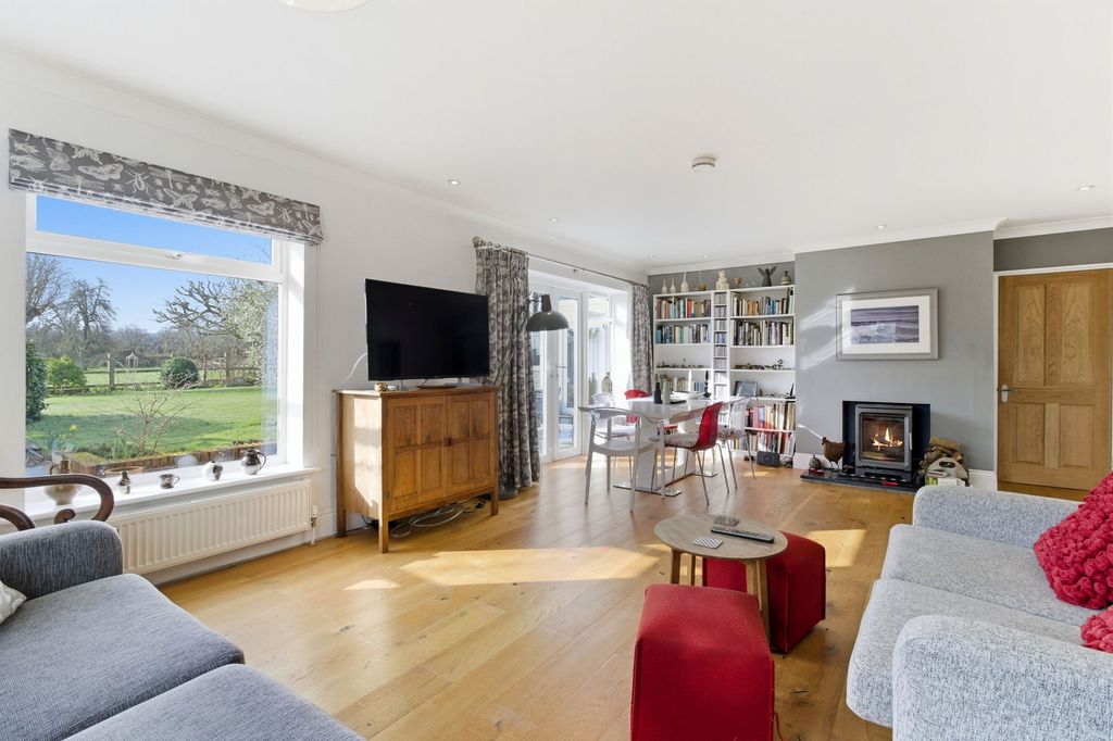 Property photo 2 of 27