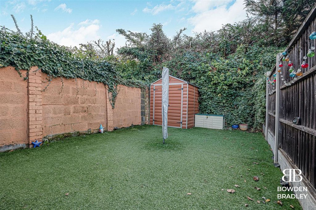 Property photo 2 of 13 Garden