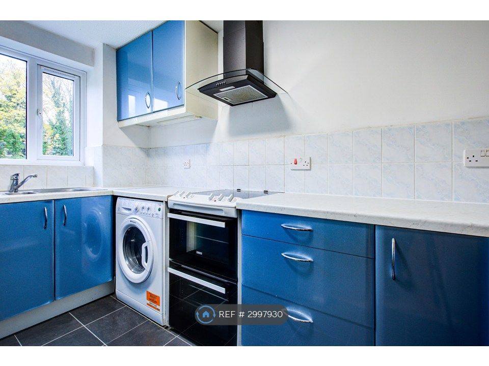Property photo 3 of 9 Kitchen