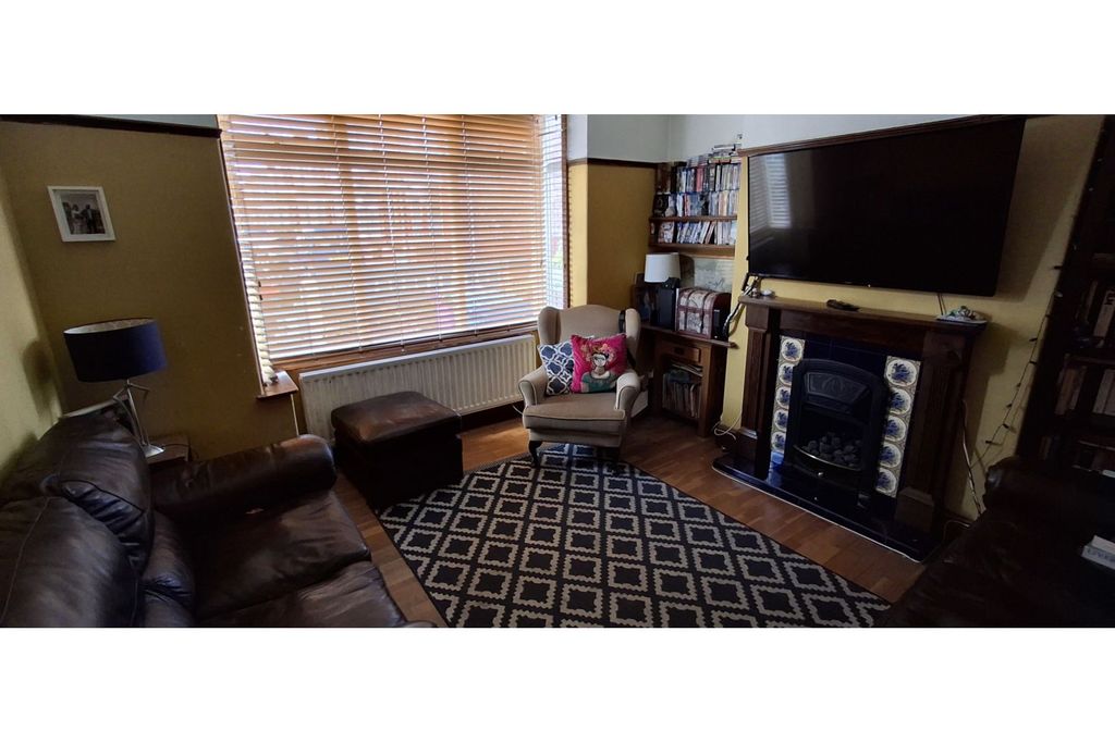 Property photo 2 of 18 Living Room