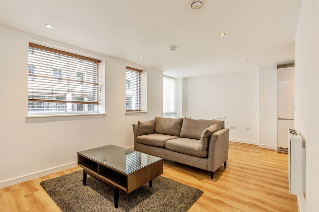 Property photo 2 of 16 Pbox-Img.Jpg