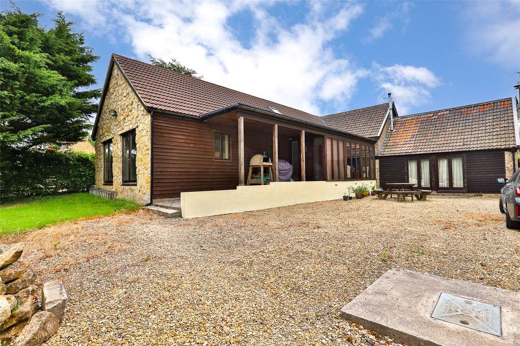 Property photo 2 of 29 Picture No. 26