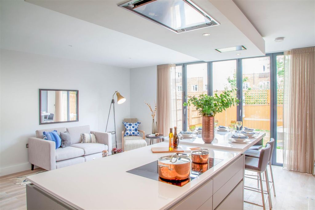 Property photo 3 of 15 Kitchen