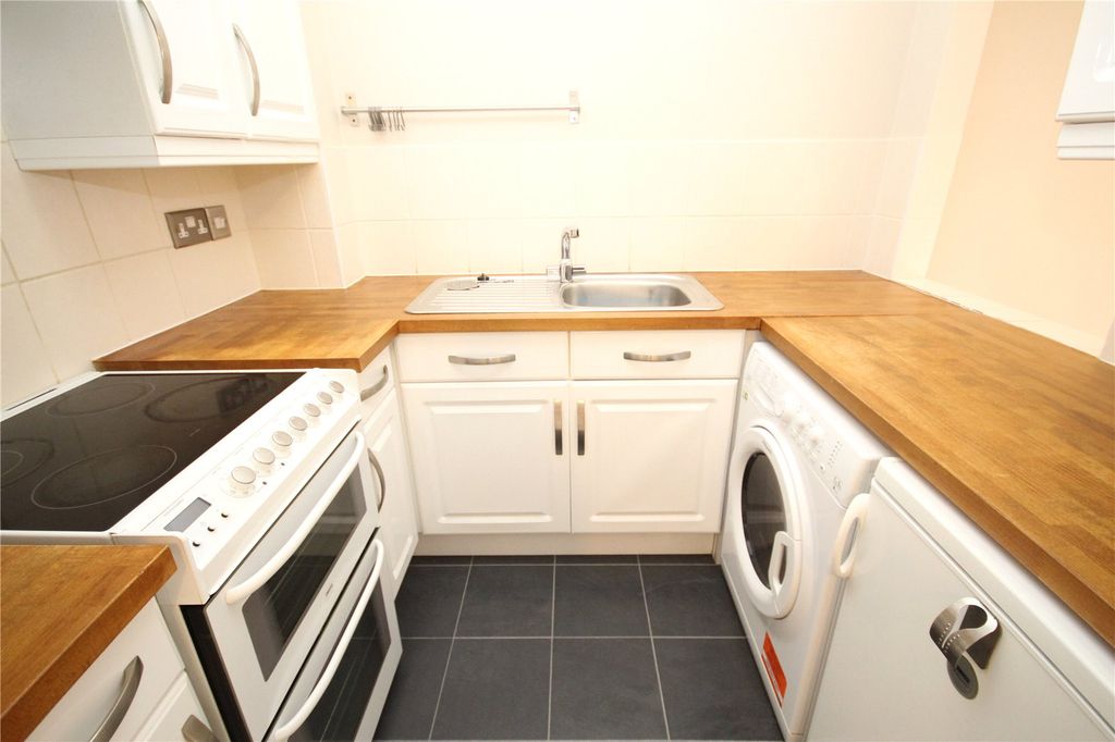 Property photo 2 of 6 Picture No. 12
