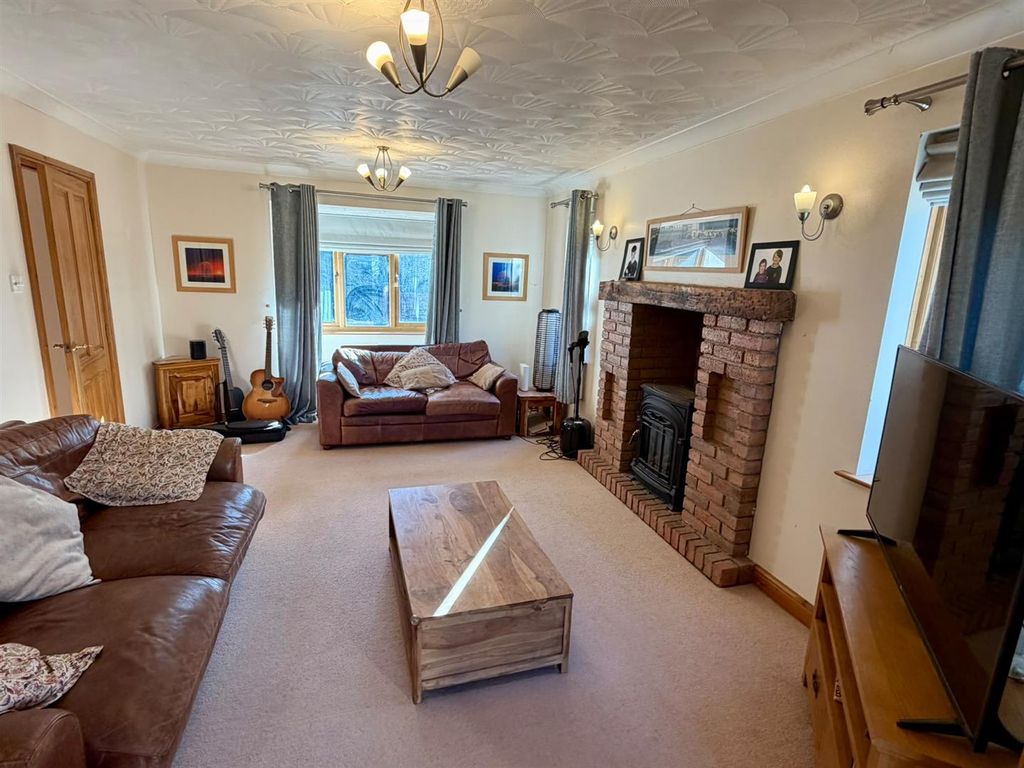 Property photo 2 of 27