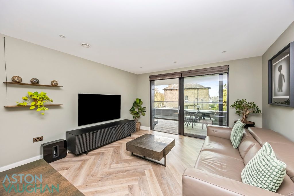 Property photo 3 of 17 5070054