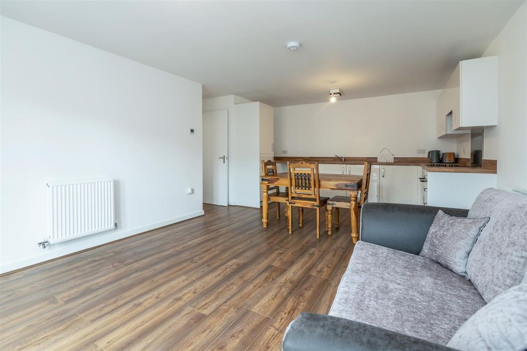 Property photo 1 of 15 Approach