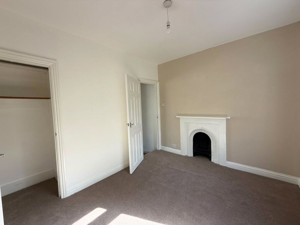 Property photo 2 of 14 Picture No. 17