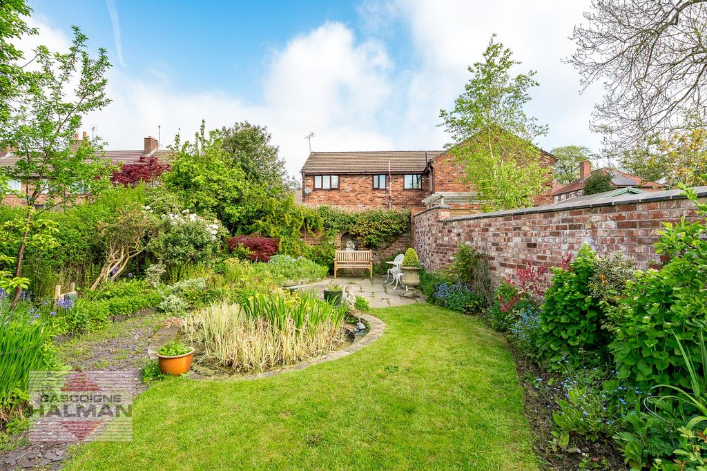 Property photo 2 of 33