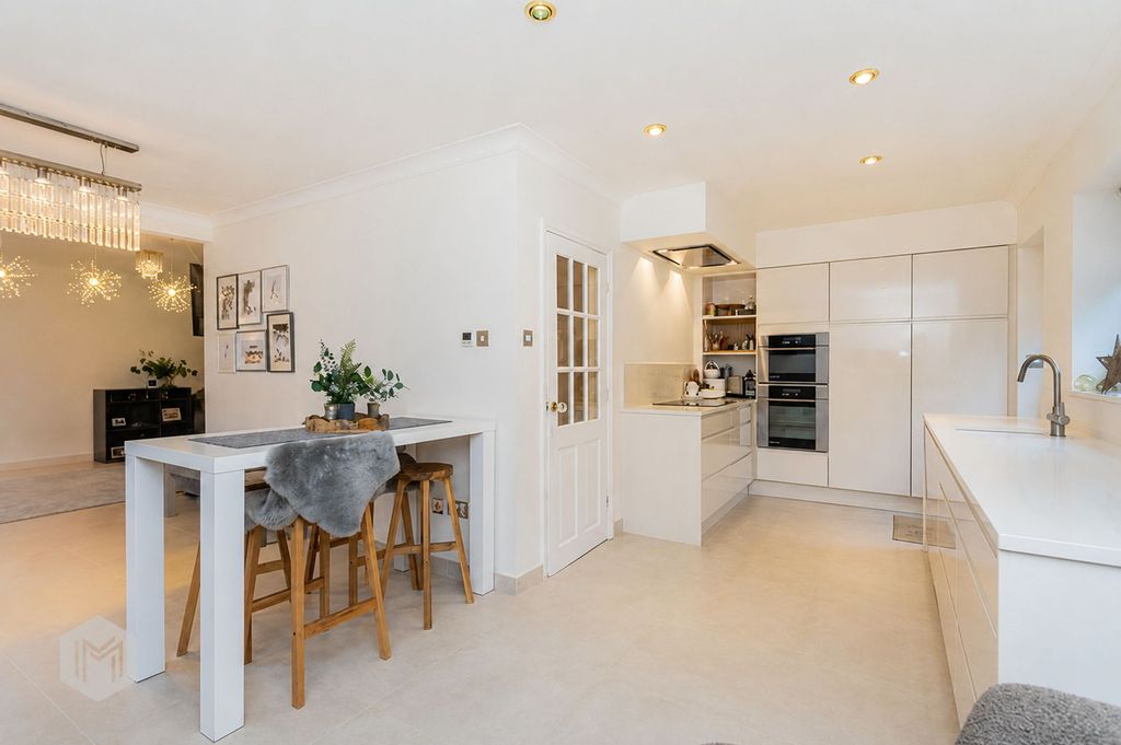 Property photo 2 of 34