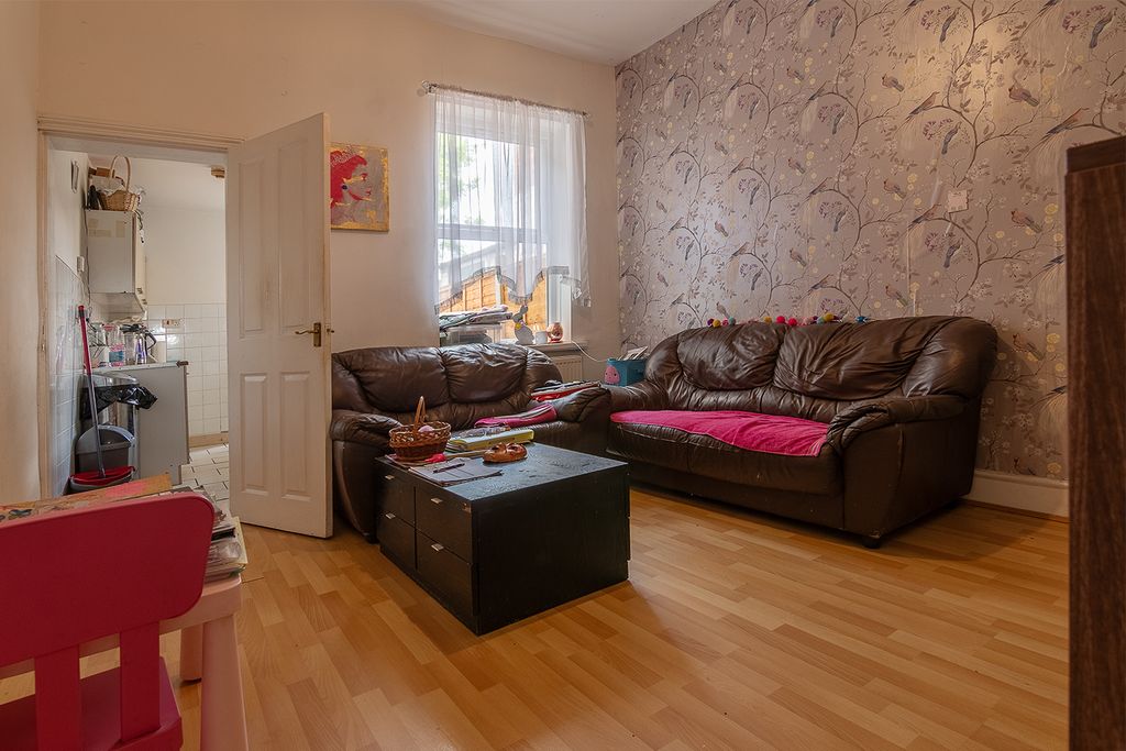 Property photo 2 of 17