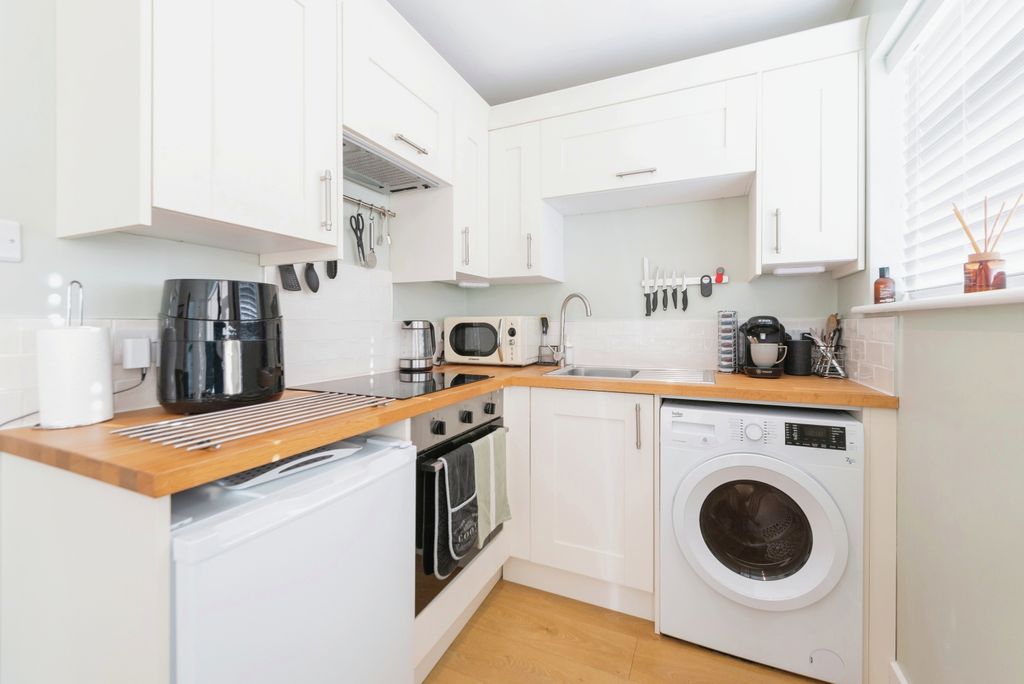 Property photo 3 of 13 Kitchen