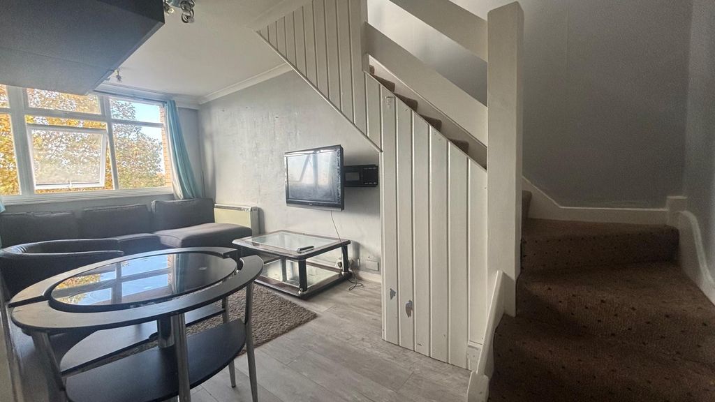 Property photo 1 of 3