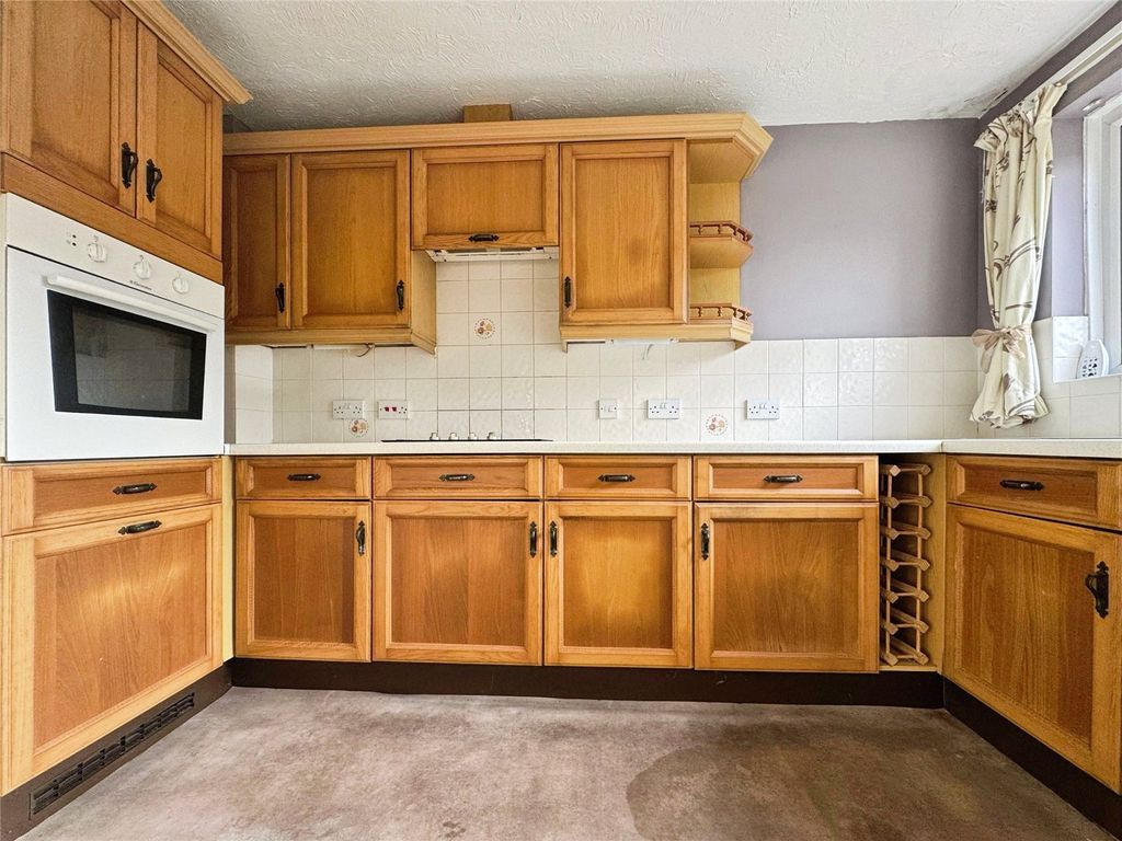 Property photo 3 of 21 Kitchen