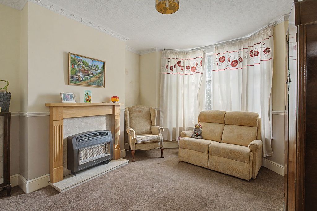 Property photo 2 of 14