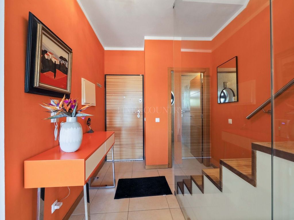 Property photo 2 of 30