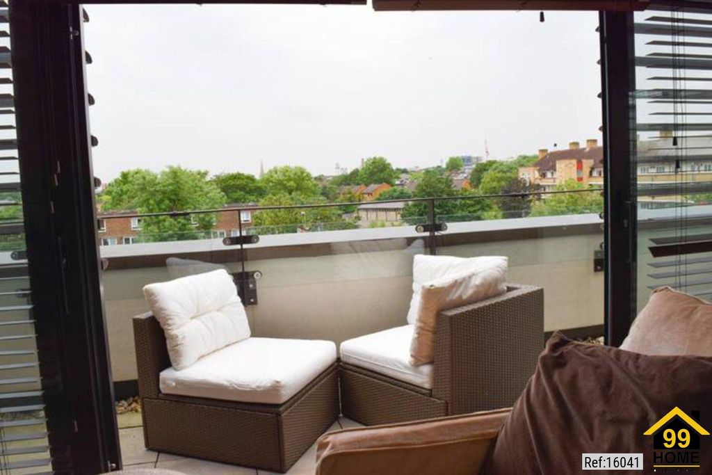 Property photo 2 of 17 Photo 1