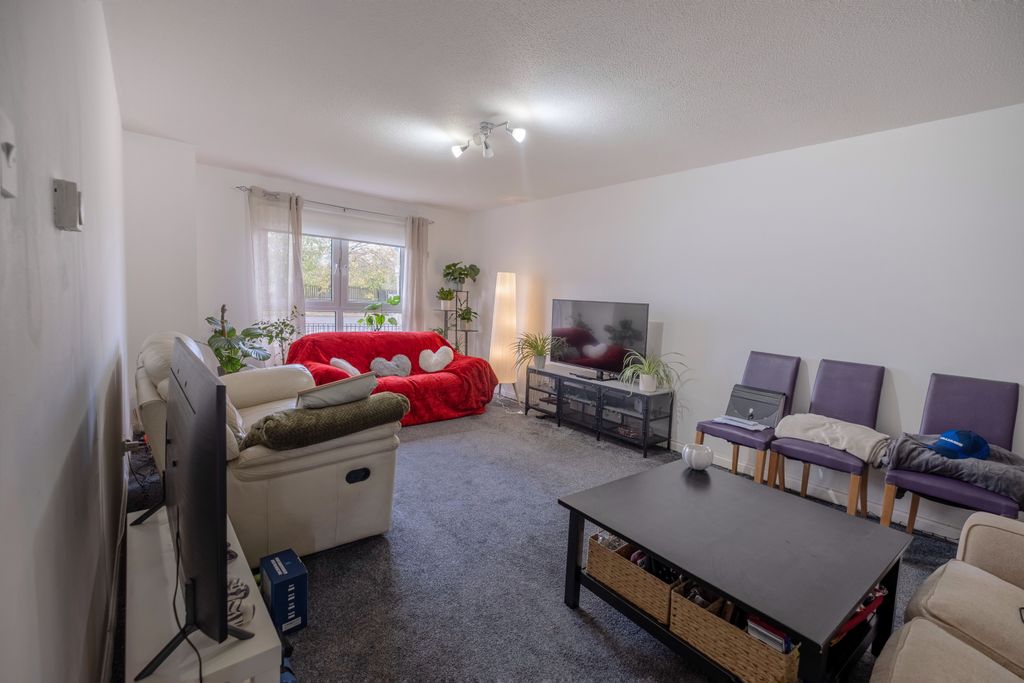 Property photo 2 of 27