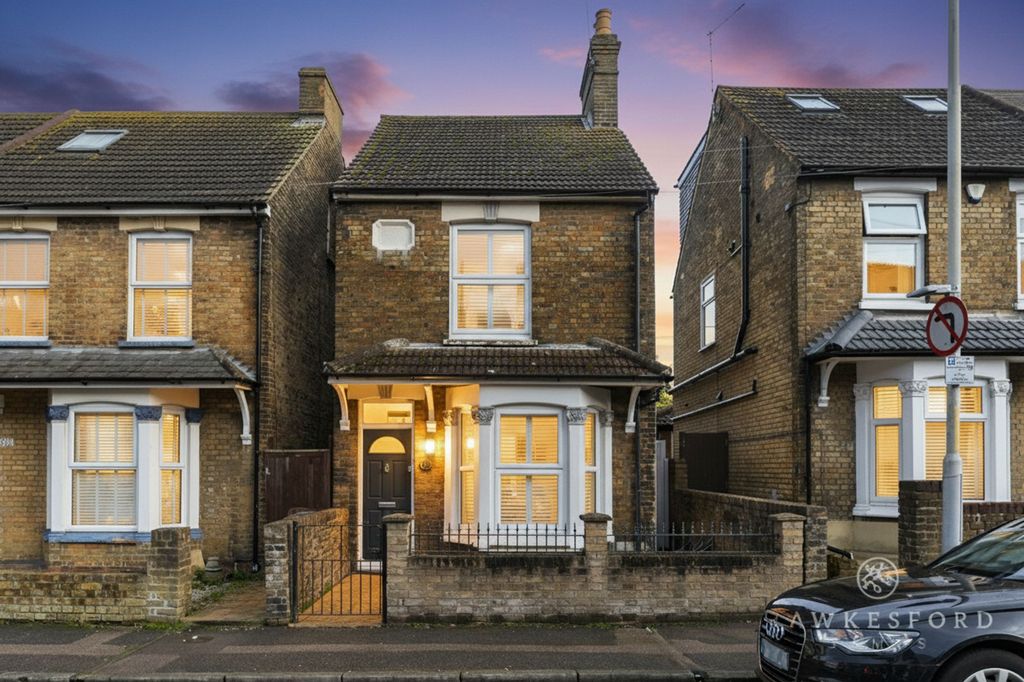 Property photo 1 of 17 Park Road, Sittingbourne - Front