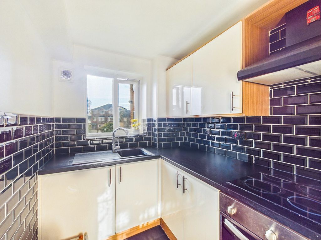 Property photo 3 of 7 4772757
