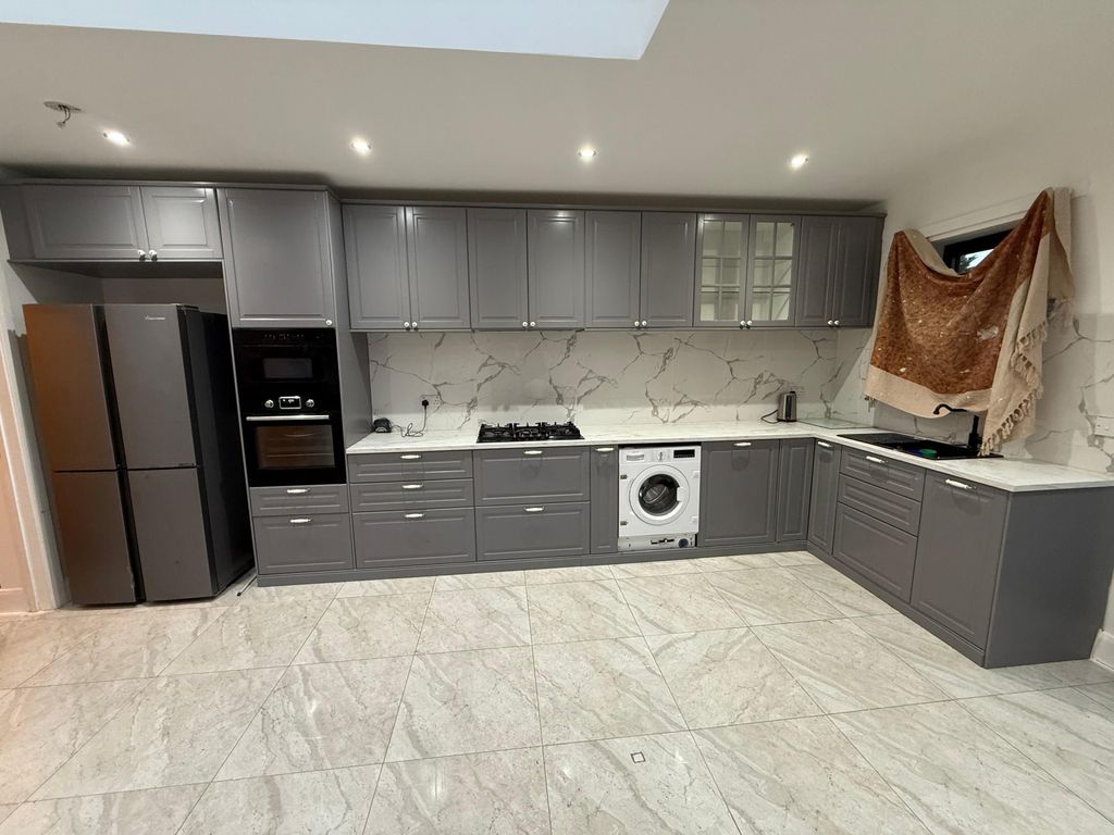 Property photo 3 of 12 Gallery