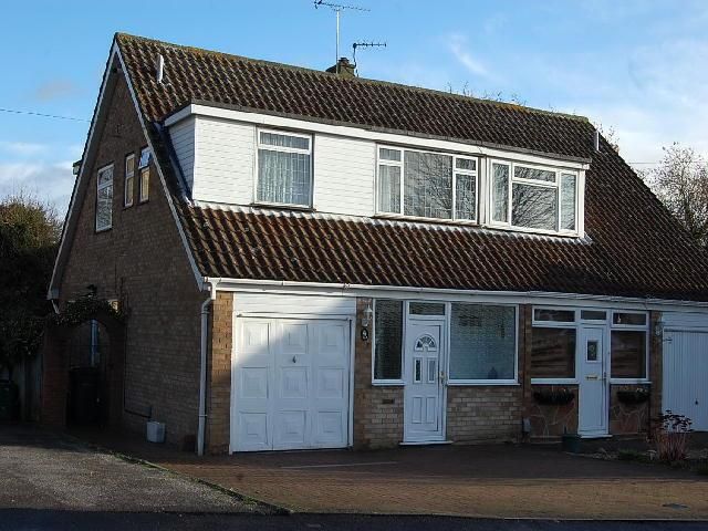 Property photo 1 of 17 Windmill Av (1).Jpg