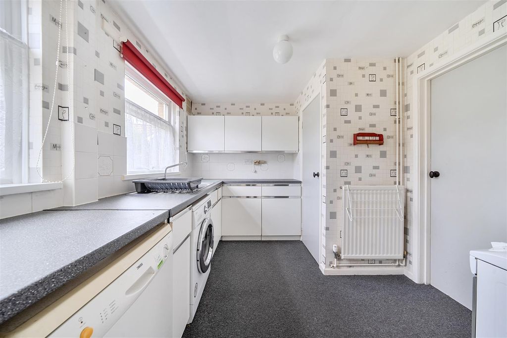 Property photo 3 of 13 Kitchen