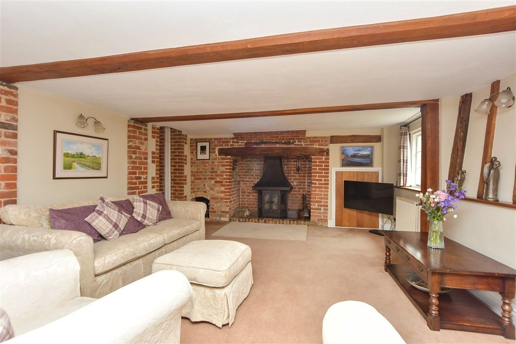 Property photo 3 of 16 Lounge