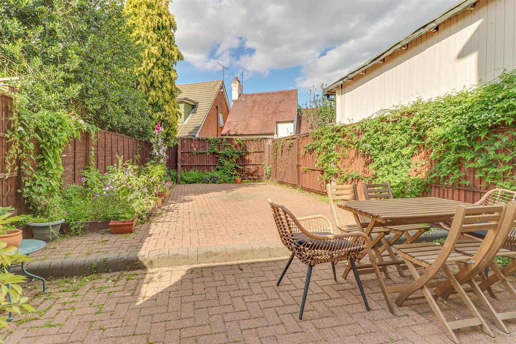 Property photo 2 of 14 Garden