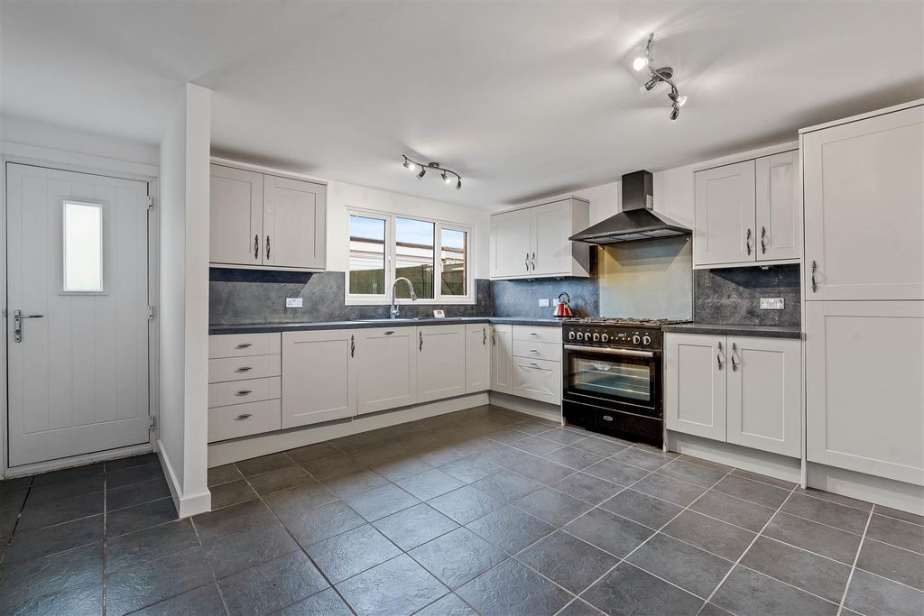 Property photo 2 of 18 Kitchen