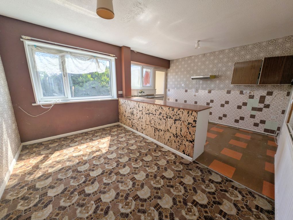 Property photo 3 of 12 Gallery