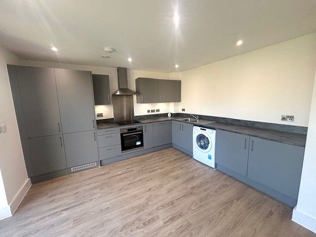 Property photo 3 of 11 Kitchen