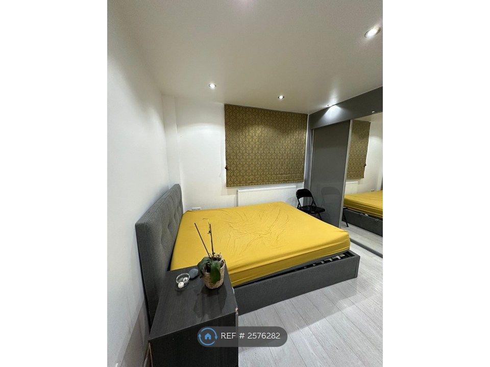 Property photo 2 of 7 Bedroom (Pic2)