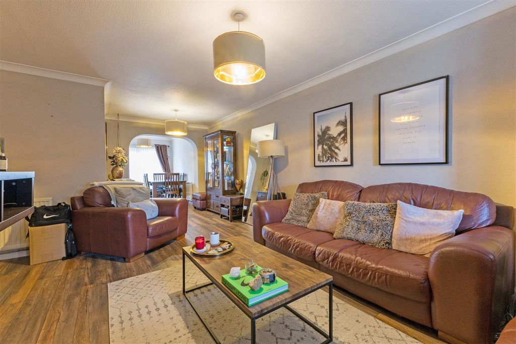 Property photo 3 of 19 21 Mercian Way-10.Jpg