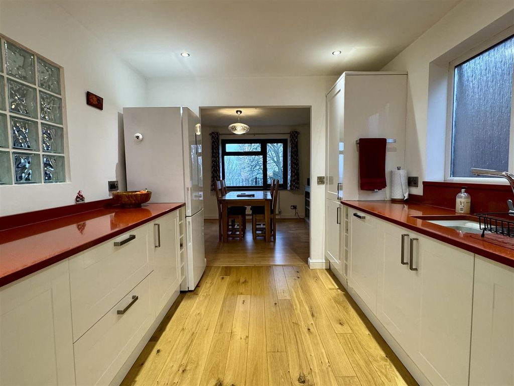 Property photo 3 of 30 Kitchen