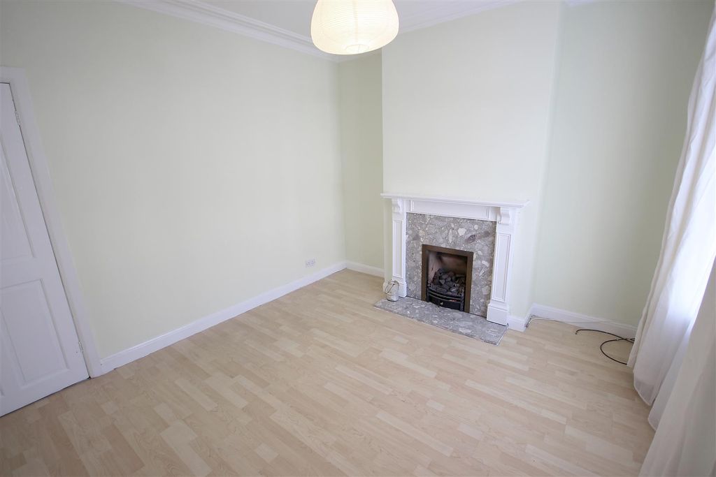 Property photo 2 of 9 Lounge