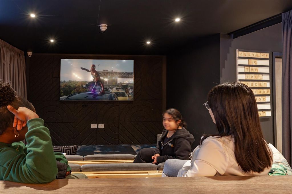 Property photo 2 of 39