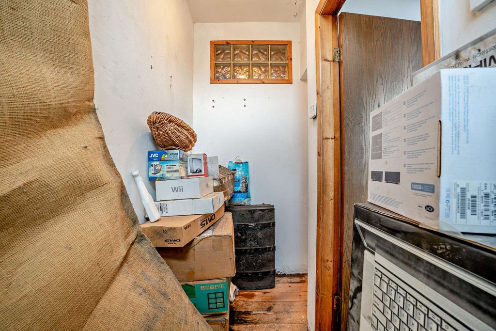 Property photo 3 of 36