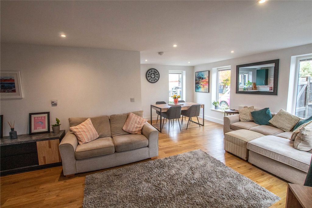 Property photo 2 of 20 Living/Diner