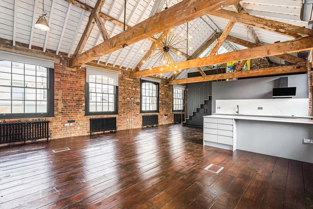 Property photo 1 of 21 Kitchen/Reception