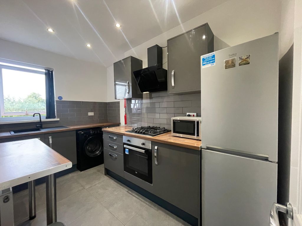 Property photo 1 of 5 Kitchen