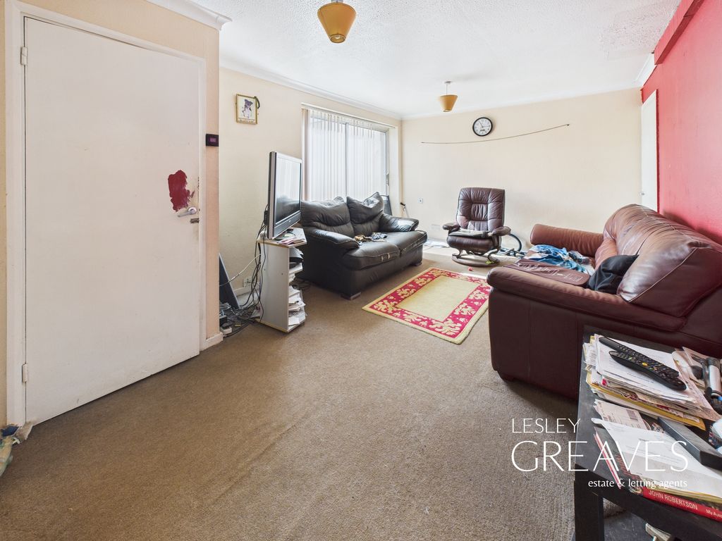 Property photo 2 of 11 Living Room