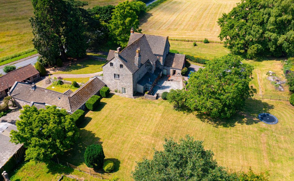 Property photo 3 of 47