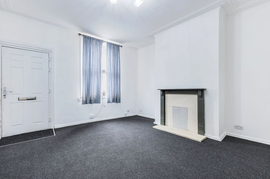 Property photo 2 of 10 Picture No. 21
