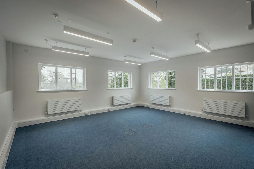 Property photo 2 of 17 Munden 214.Jpg