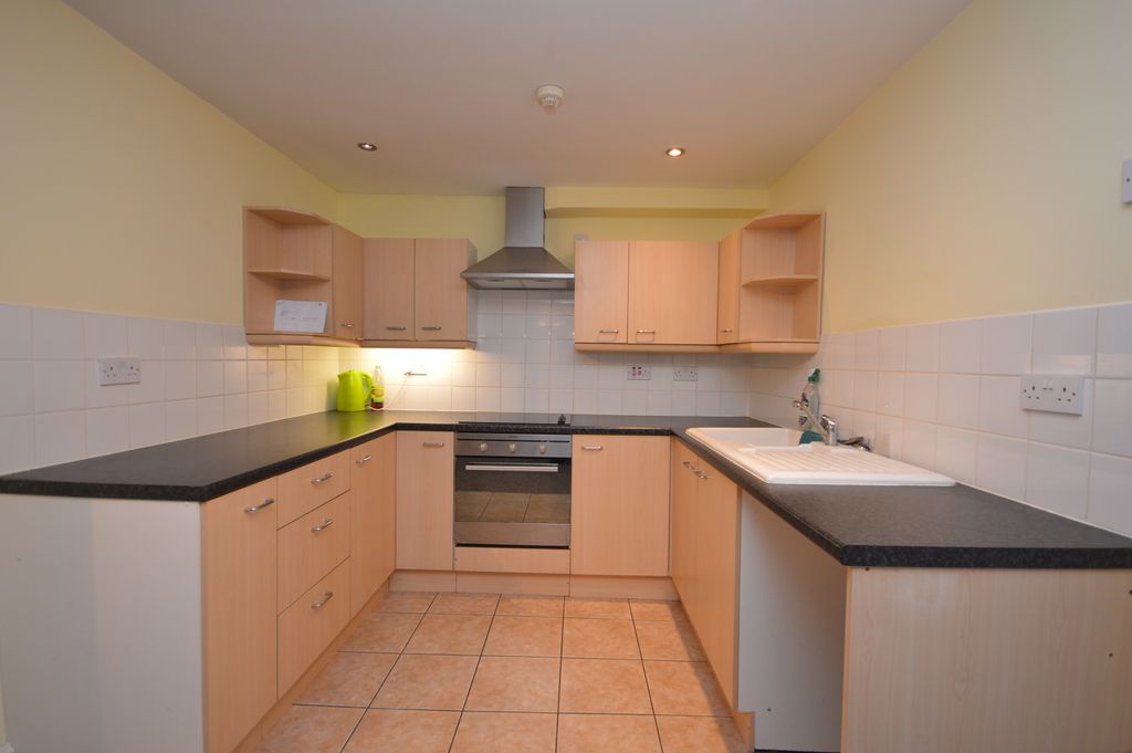 Property photo 2 of 6 Kitchen