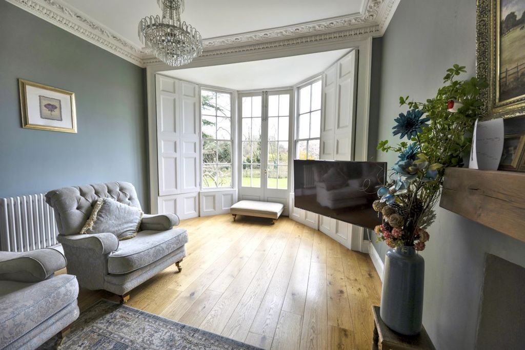 Property photo 2 of 26