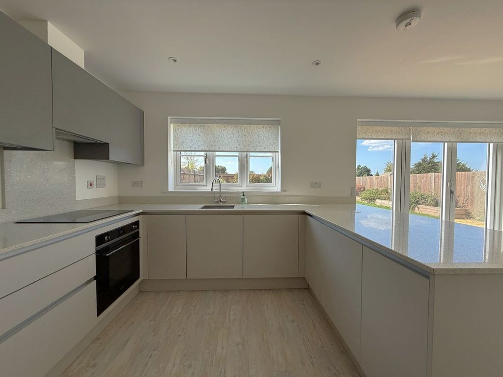 Property photo 2 of 15 4383564