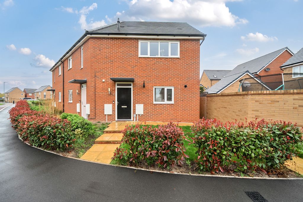 Property photo 1 of 21 .