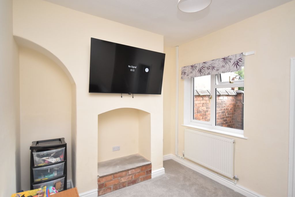 Property photo 3 of 11 Dining Room